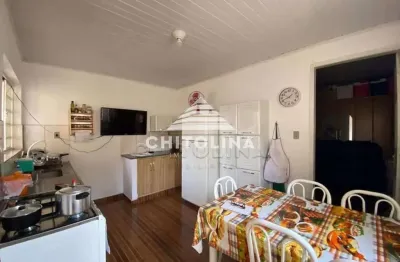 Duas casas na mesma propriedade – excelente localização no centro