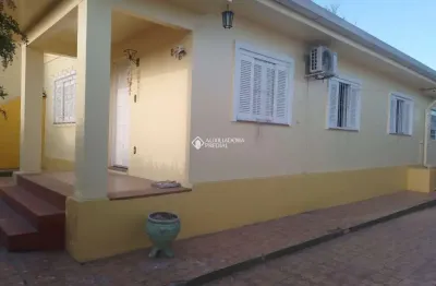 Casa com 2 quartos à venda na coronel apolinario de moraes, 876, centro, montenegro, 120 m2 por r$ 320.000