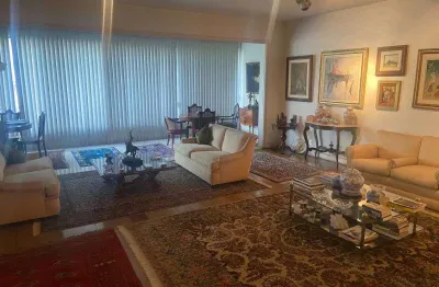 Apartamento para venda tem 280 metros quadrados com 4 quartos próximo metrô