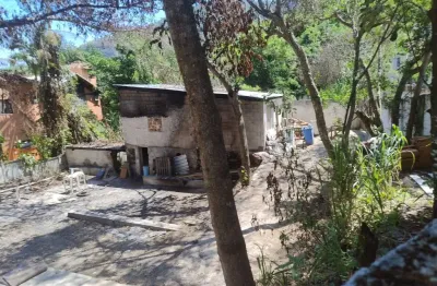 20m2 de frente para aestrada do joa ,proximo a delegacia.