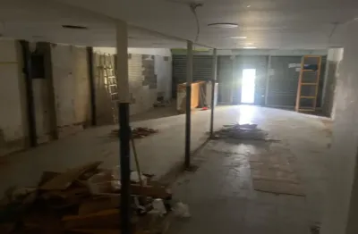 9m2 frente para vountários da patria  proximoa real grandeza  140m2 +40 de girau.