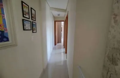 Cobertura localizada na Tupi a 100 metros do mar com churrasqueira, piscina,vista mar, fino acabamento..