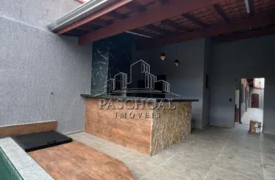 Espaçosa Casa Geminada Com Piscina à Venda no Aviação - Praia Grande, 2 Dormitórios e 5 Vagas