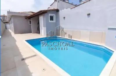 Casa Geminada à Venda no Balneário Maracanã com Piscina e 2 Quartos