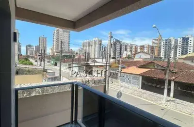 Tríplex a 500 metros da praia, com 3 dormitórios sendo uma suíte.