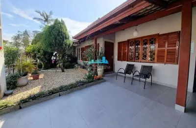 Casa com 5 quartos à venda no Córrego Grande, Florianópolis  por R$ 1.840.000