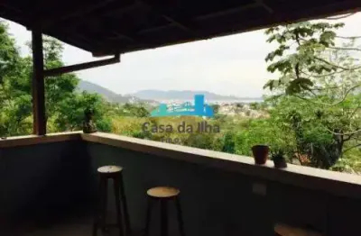 Casa com 3 quartos à venda em canto da lagoa, florianópolis  por r$ 2.000.000