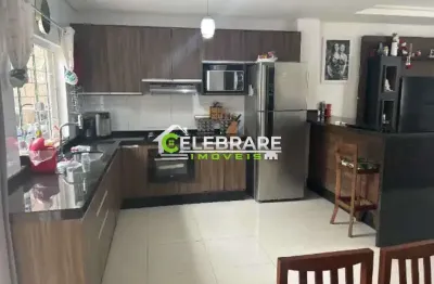 Sobrado de cond. bairro alto,03 qtos,churrasq.,alto padrão