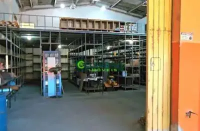 Barracão no cajuru!! 700,25m²,03 escritórios,recepção,depósito