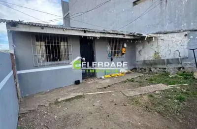 Casa no santa cândida!!! 02 qtos, terreno, próx. a rotatória