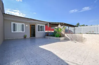 Linda casa em condomínio fechado em araucária, com 2 quartos e três vagas de garagens.