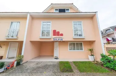 Lindo sobrado triplex mobiliado, em condomínio fechado no boqueirão