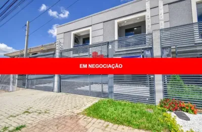 Maravilhoso sobrado com 124,94 m2, 3 quartos sendo 1 suíte, 4 vagas de garagem e uma linda área gourmet no sítio cercado.
