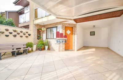 Sobrado com 4 quartos, suíte e espaço gourmet no bairro novo mundo.