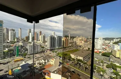 Apartamento a venda no edificío reino unido localizado no centro de itajaí.