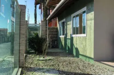 Casa a venda com 200m² localizada no bairro santa regina em itajaí.