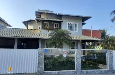 Casa alto padrão a venda apenas 600 metros do mar na praia dos amores.