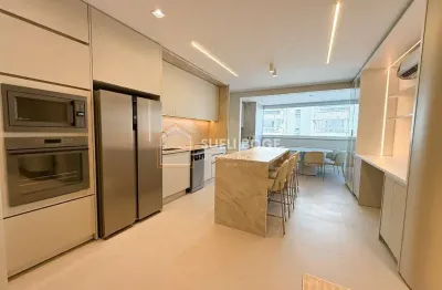 Apartamento mobiliado com 3 dormitórios e 2 vagas de garagem