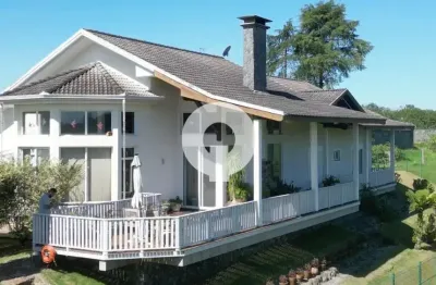 Casa cinematográfica em condomínio perto do barigui
