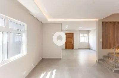 Sobrado triplex revitalizado à venda no cabral - 3 quartos, com possibilidade de 4