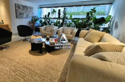 Apartamento amplo com sala espaçosa, 3 suítes e 4 vagas