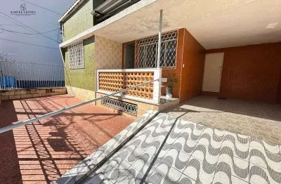 Casa de duas entradas com sete dormitórios totais a venda no bairu juiz de fora