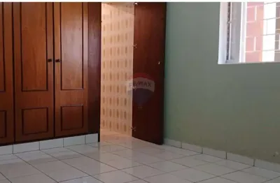 Casa à venda com 137m² - 3 quartos sendo 1 suíte no campos elíseos