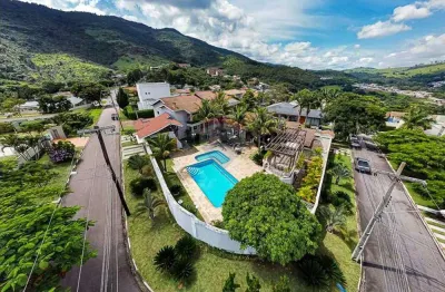 Casa com 06 Suítes, Piscina e Espaço Gourmet  no Condomínio Flamboyant em Atibaia SP