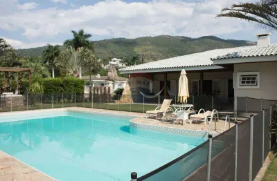 Casa térrea para alugar, com 7 dormitórios no condomínio Flamboyant em Atibaia