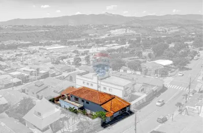 'casa com 5 quartos , 4 banheiros e área gourmet no jardim cerejeiras - atibaia'