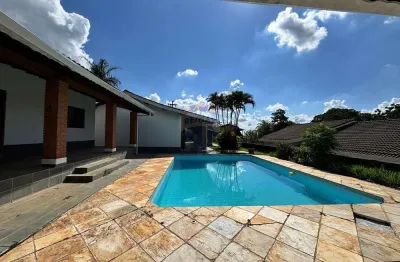 Casa térrea com 3 dormitórios, piscina e espaço gourmet para aluguel no condomínio em atibaia