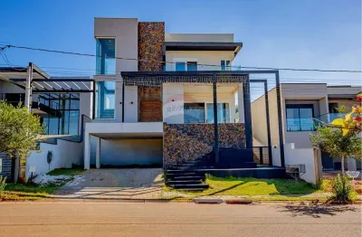 Casa de alto padrão com 04 suítes, casa de hóspedes, piscina semi-olímpica em condomínio fechado