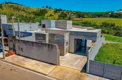 Casa térrea no residencial serras de atibaia, com 02 dormiórios sendo 01 suíte