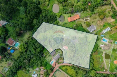 Terreno de 13.648m² no Bairro Chácaras Brasil: Espaço, Natureza e Potencial para Grandes Projetos