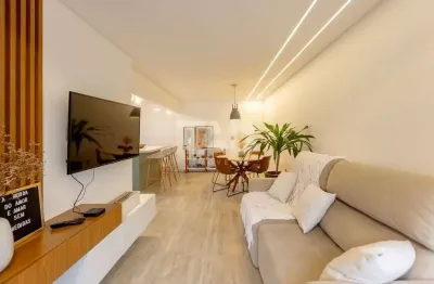 Excelente apartamento à 100 metros  da praia em balneário camboriú