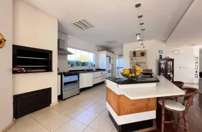 Casa com 4 suítes para locação | praia do estaleiro