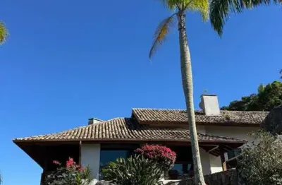 Casa em condomínio com vista mar 180° | gov. celso ramos