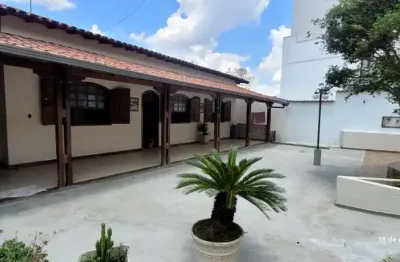 Casa com 5 quartos à venda na Rua Tapirapes, 327, Santa Mônica, Belo Horizonte