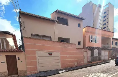 Casa com 4 quartos à venda na Avenida Benjamin Constant, 345, Centro, Varginha