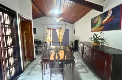 Casa de 3 quartos à venda próxima ao mar na praia da enseada