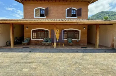 Casa versátil a 350 m da praia do lázaro — ideal para moradia ou investimento