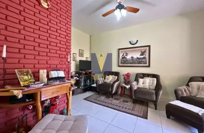 Apartamento de 2 domritórios a poucos passos da praia da enseada.