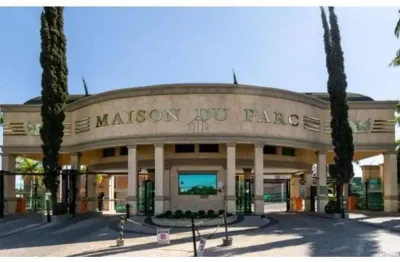 Terreno em condomínio à venda em indaiatuba-sp no jardim maison du parc com 547,55 m² de área.