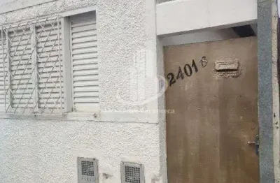 Casa com 2 quartos para alugar no Centro, Araraquara  por R$ 980