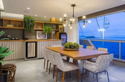 Frente mar, finamente mobiliado, decorado , equipado e climatizad0.