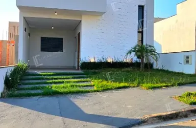Casa com suíte e 03 dormitórios no condomínio horto florestal