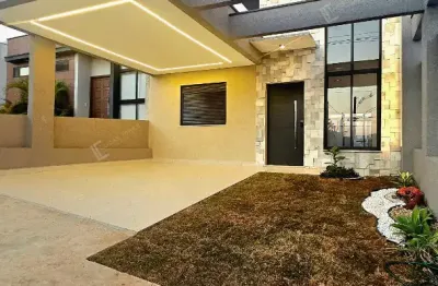 Casa linda com piscina e 03 quartos no Condomínio Horto Florestal