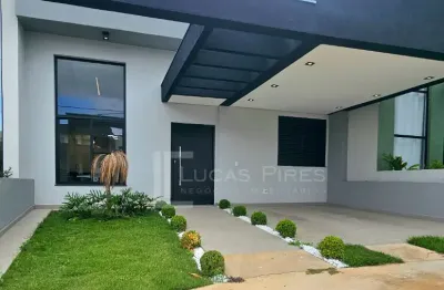 Casa linda com 03 dormitórios no Condomínio Horto Florestal Villagio