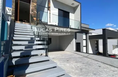 Casa com piscina e 03 quartos suíte no Condomínio Horto Florestal Villagio