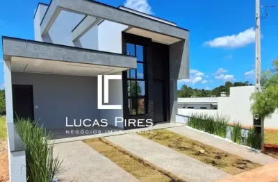 Casa com piscina e 03 quartos suíte Closet no Condomínio Reserva Ipanema